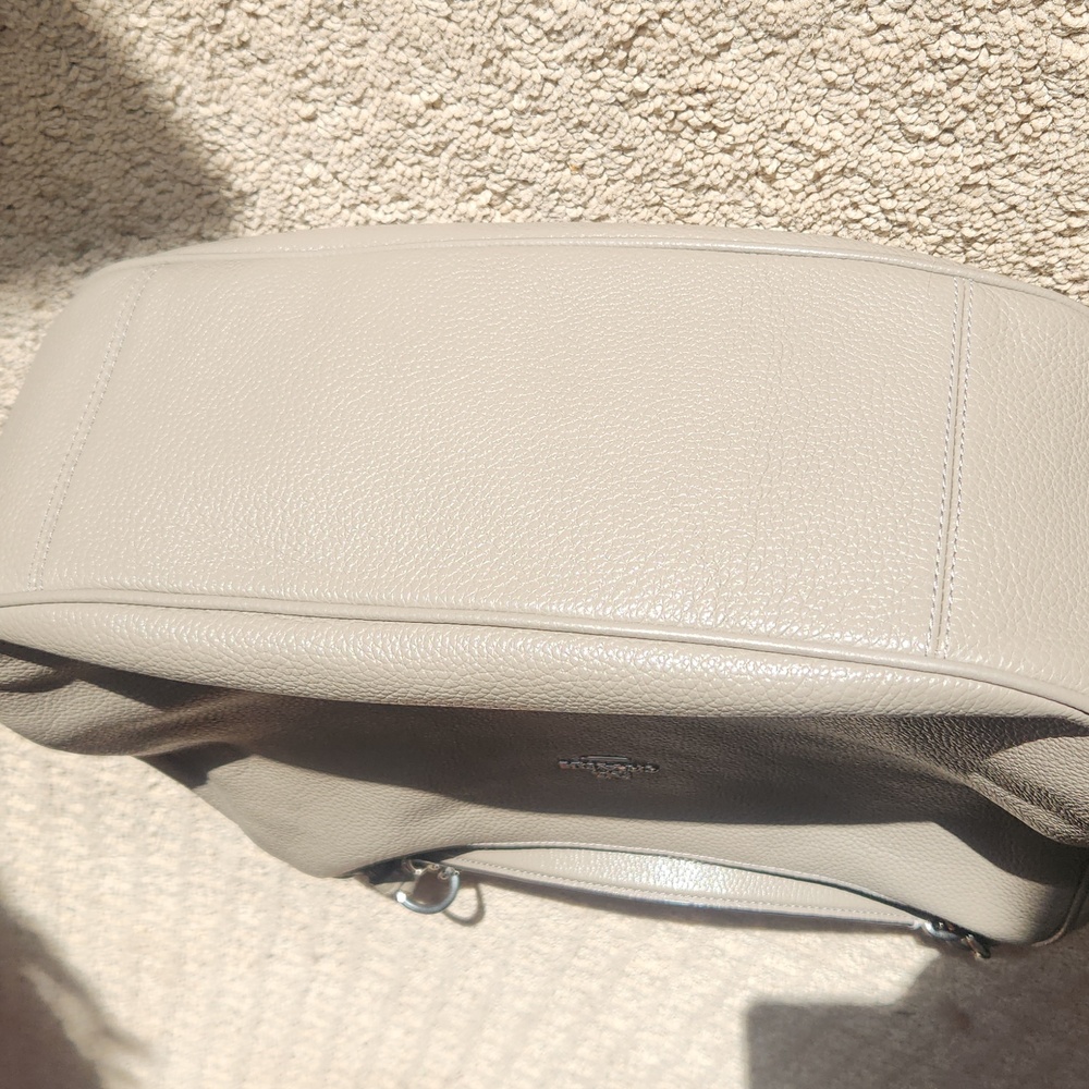 Coach Taupe Pebbled Leather Hobo Bag *EUC* - Picture 4 of 13
